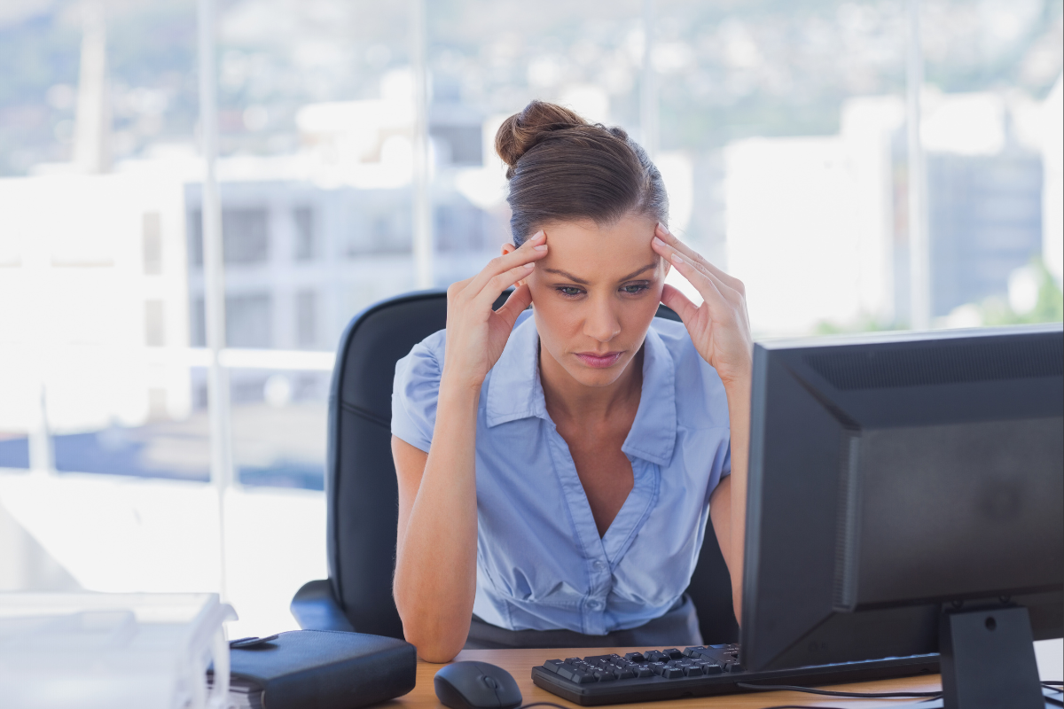A disengaged female employee illustrates why making mental health benefits meaningful is important | Corporate Synergies
